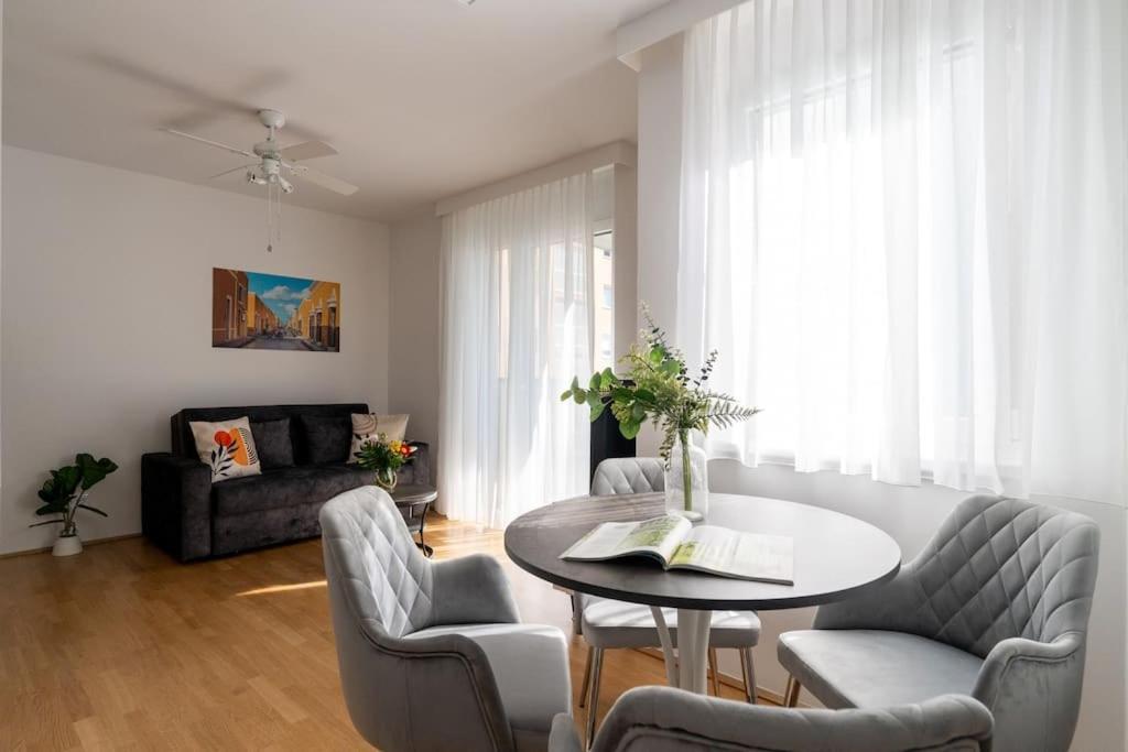 Sunny 1Br Home With Balcony By Hm Viena Exterior foto